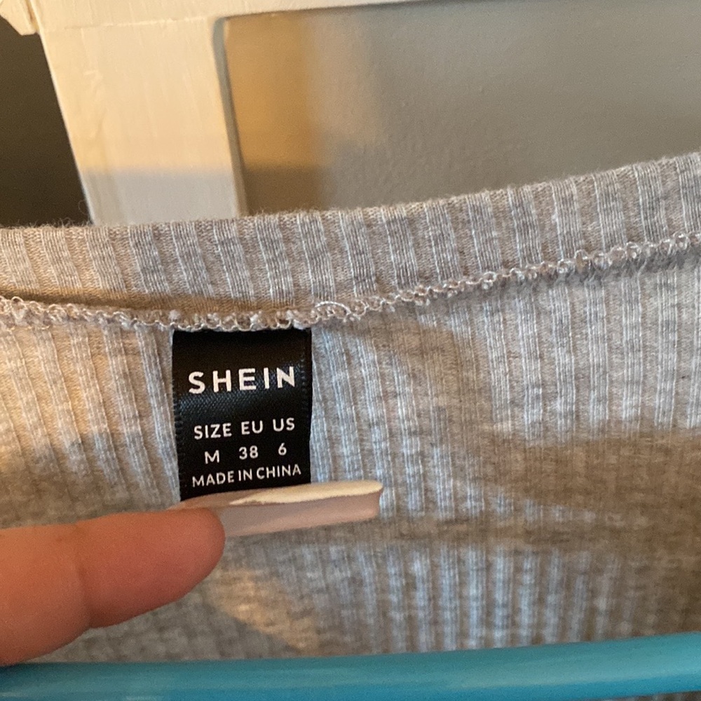 SHEIN LONG SLEEVE CROPPED TOP